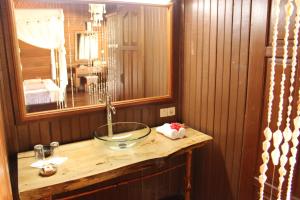 Kamar mandi di Nunukan Island Resort