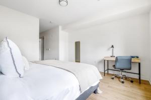 a bedroom with a bed and a desk and a chair at Downtown Bellevue 2BR w WD Rooftop nr all SEA-141 in Bellevue +35 photos