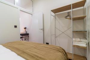 Un pat sau paturi într-o cameră la Ünique Apartment Centro de Vigo