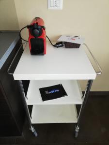 a red helmet sitting on top of a white desk at Eco-Residence in Casale Monferrato