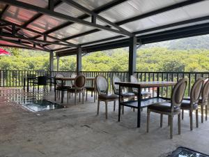 Beijing Mutianyu Great Wall Wangshanyuan Homestay的阳台或露台