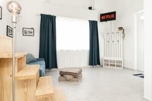 a living room with a blue couch and a window at Sea Loft Quinto - A due passi dal mare in Genoa