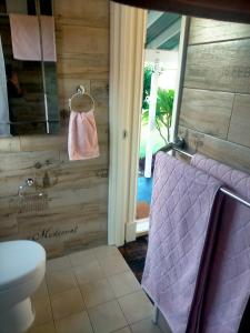 Bathroom sa Avonlea Cottages