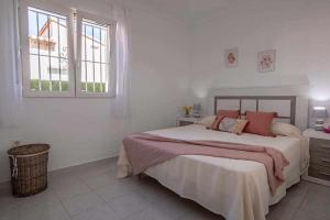 Postel nebo postele na pokoji v ubytování Paraíso Privado con piscina Villa Alqueries + 15 fotografií