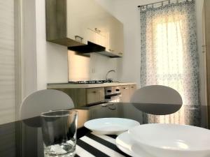 Kuchyň nebo kuchyňský kout v ubytování Noto Rooms #2 + 16 fotografií