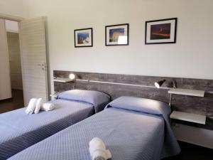 Postel nebo postele na pokoji v ubytování Noto Rooms #2