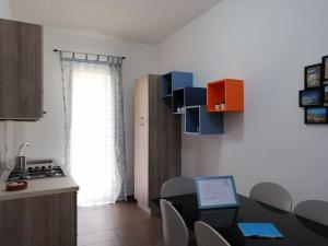 Kuchyň nebo kuchyňský kout v ubytování Noto Rooms #2