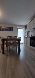 Η κουζίνα ή μικρή κουζίνα στο Appartamenti Sasso Rosso