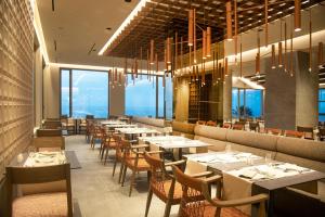 Reštaurácia alebo iné gastronomické zariadenie v ubytovaní KING MINOS RETREAT Resort & Spa