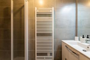 Ένα μπάνιο στο Appartement Le Barat'ski +13 φωτογραφίες