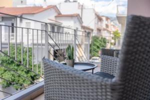 A balcony or terrace at #G30 Chic 1 BR apartment in the centre of Volos