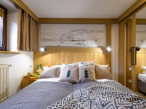 Posteľ alebo postele v izbe v ubytovaní VisitZakopane - Willa Bajka Apartments