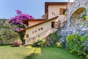 an external view of a house with flowers at Villa Romantica Sea View in Camaiore