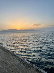 a view of the ocean with the sunset in the background at Sunset House Aurora&Ersi in Orikum