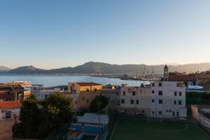 a view of a city with a tennis court at Casa de Paoli - Vista Mare Arenella, Palermo con Parcheggio Privato in Palermo