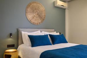 Ένα ή περισσότερα κρεβάτια σε δωμάτιο στο Nicolas Grand Suites, Adults Only