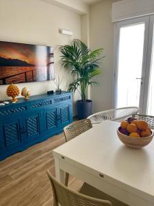 a room with a table with a bowl of oranges on it at A 34 passi dal mare in Torre Ovo
