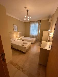 Postel nebo postele na pokoji v ubytování Alanya gold city hotel main building 3 bedroom apartment