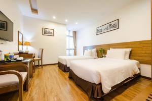 Giường trong phòng chung tại One Hotel