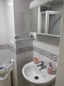 a bathroom with a sink and a mirror at Casa Dulce in Porto do Son