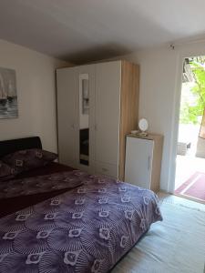 Postel nebo postele na pokoji v ubytování Apartments Tomisa