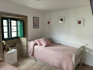 a bedroom with two beds and a window at Casa Dulce in Porto do Son