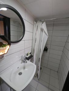 Bilik mandi di A Pine vikendica u srcu Zapadne Srbije