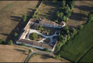 Gallery image of La Métairie de la Pétillerie in Roullet-Saint-Estèphe +6 photos