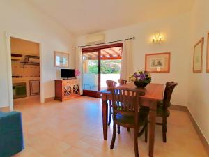 a dining room with a table and a kitchen at La Terrazza Di Porto Cervo in Porto Cervo