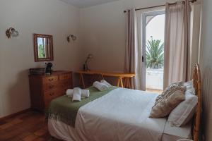 Tempat tidur dalam kamar di Porto Santo Destination