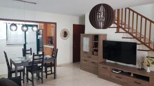 Telewizja i/lub zestaw kina domowego w obiekcie Casita A Pitisa