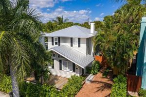 an aerial view of a white house with palm trees at Tropical Estate w/ Guesthouse & Pool. Sleeps 8! in West Palm Beach