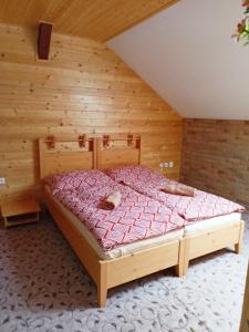 Postel nebo postele na pokoji v ubytování Chalupa Pod Menhiry
