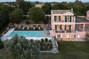 The swimming pool at or close to Luxury Villa Perla