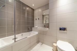 Снимка в галерията на Immaculate 3BR apt in Hackney в Лондон