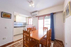Kuchyňa alebo kuchynka v ubytovaní Apartamentos Nuevo México C 451