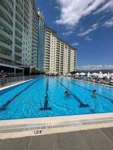 Bazén v ubytování Alanya gold city hotel main building 3 bedroom apartment nebo v jeho okolí