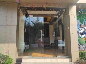 Muka bangunan atau pintu masuk Hotel Deepak Executive, Ganpatipule
