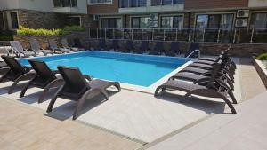 Bazén v ubytování Horizont Apartment Sozopol nebo v jeho okolí