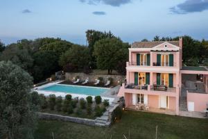 Bazén v ubytování Luxury Villa Perla nebo v jeho okolí