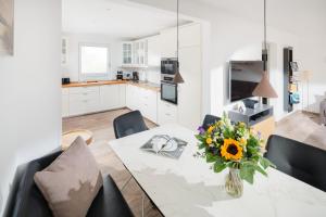 Η κουζίνα ή μικρή κουζίνα στο Ferienhaus Seewind2