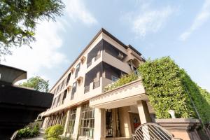 a large building with a tree on the side of it at Enrise by Sayaji Harda in Harda
