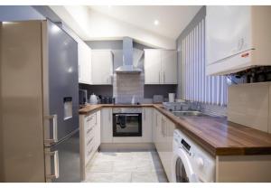 Gallery image of Stunning Bolton abode – Pool table – Parking in Bolton