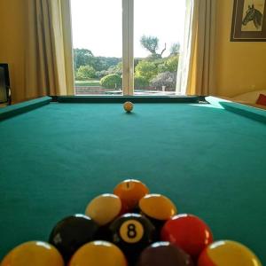 a pool table with a ball in the middle at Casa do Alfaro in Azambuja