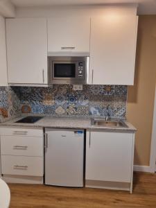 Kuchyň nebo kuchyňský kout v ubytování Maile Apartamentos