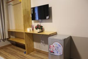 TV a/nebo společenská místnost v ubytování DaLat Sky Hostel