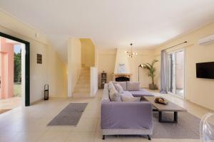 A television and/or entertainment centre at Luxury Villa Perla
