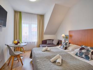 Postel nebo postele na pokoji v ubytování Villa Łeba Pokoje & Apartamenty