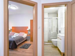 Postel nebo postele na pokoji v ubytování Villa Łeba Pokoje & Apartamenty