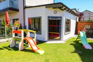 Herní místnost nebo prostor pro děti v ubytování Villa Łeba Pokoje & Apartamenty